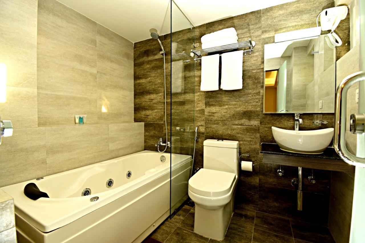 The Milestone Hotel Katmandu Dış mekan fotoğraf
